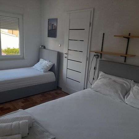 Apartments Malou Baska Voda Phòng bức ảnh