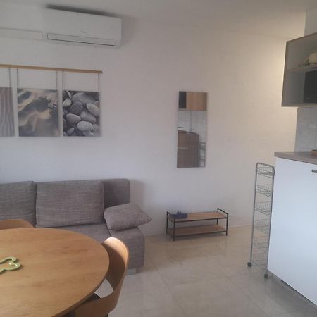 Apartments Malou Baska Voda Phòng bức ảnh