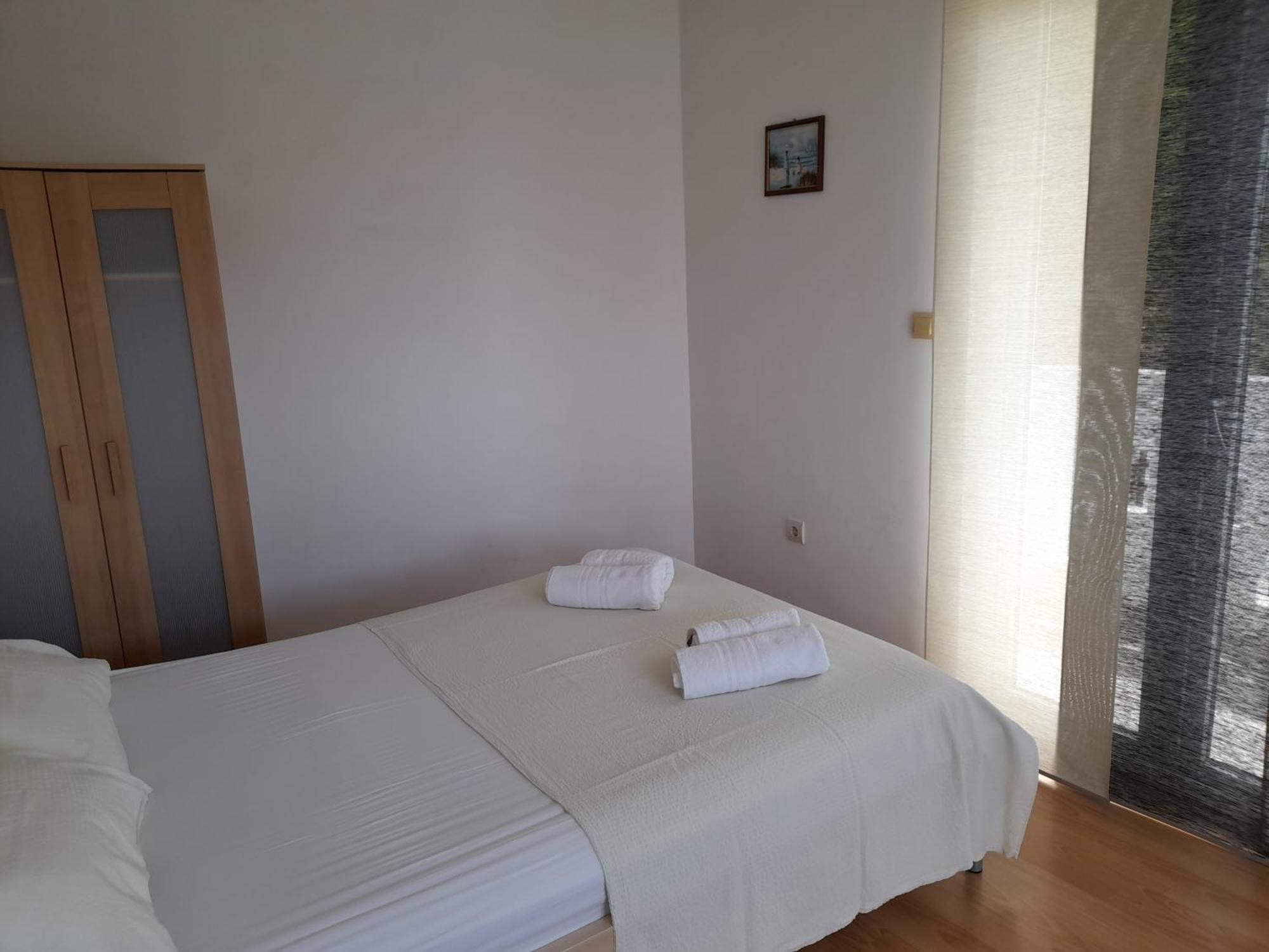 Apartments Malou Baska Voda Phòng bức ảnh