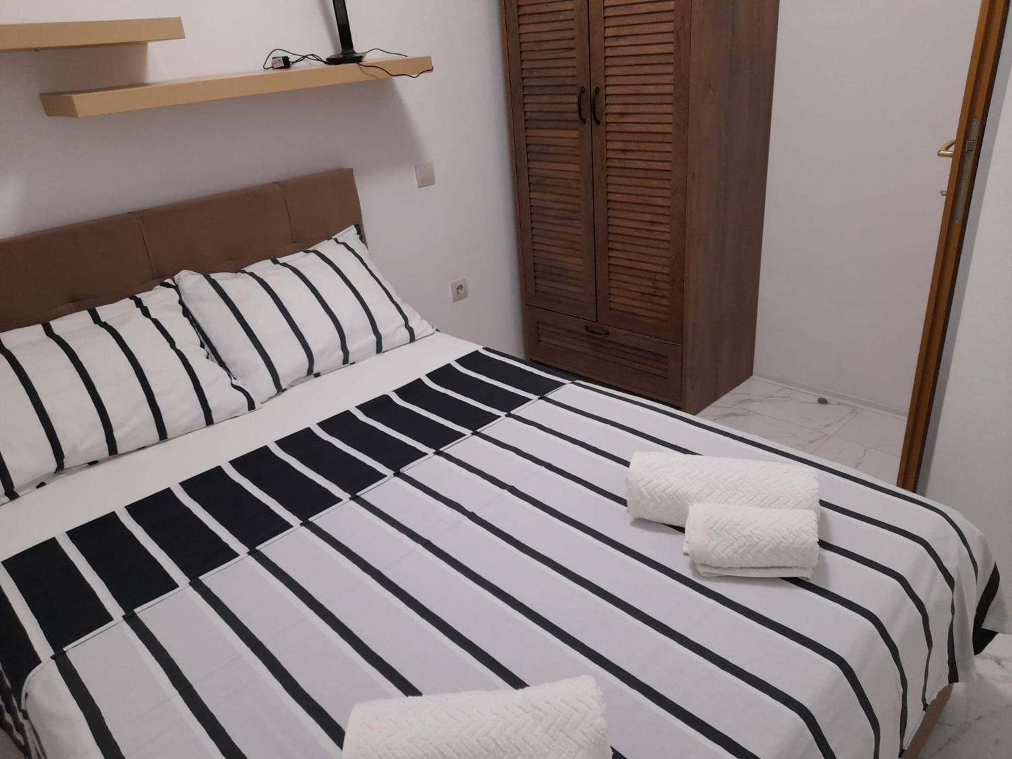 Apartments Malou Baska Voda Phòng bức ảnh