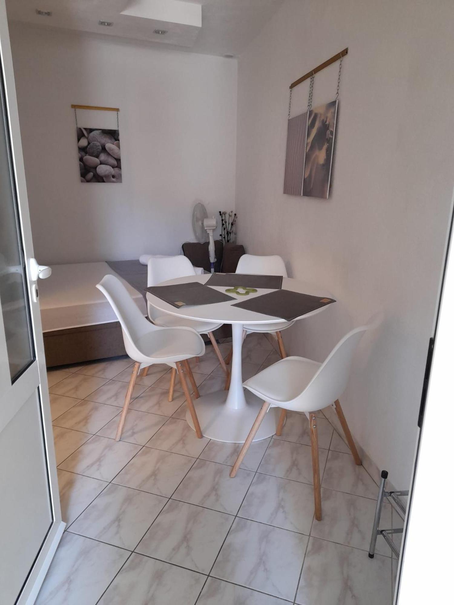 Apartments Malou Baska Voda Phòng bức ảnh