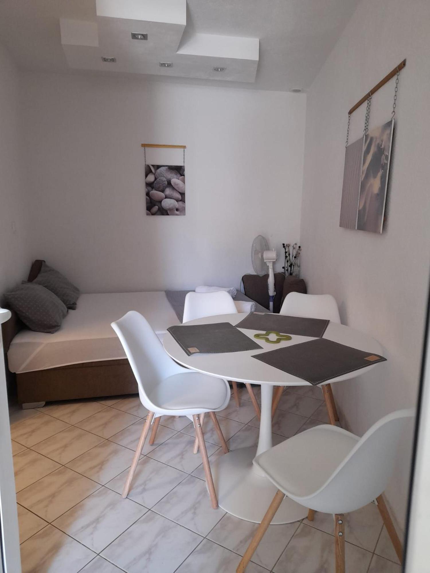 Apartments Malou Baska Voda Phòng bức ảnh