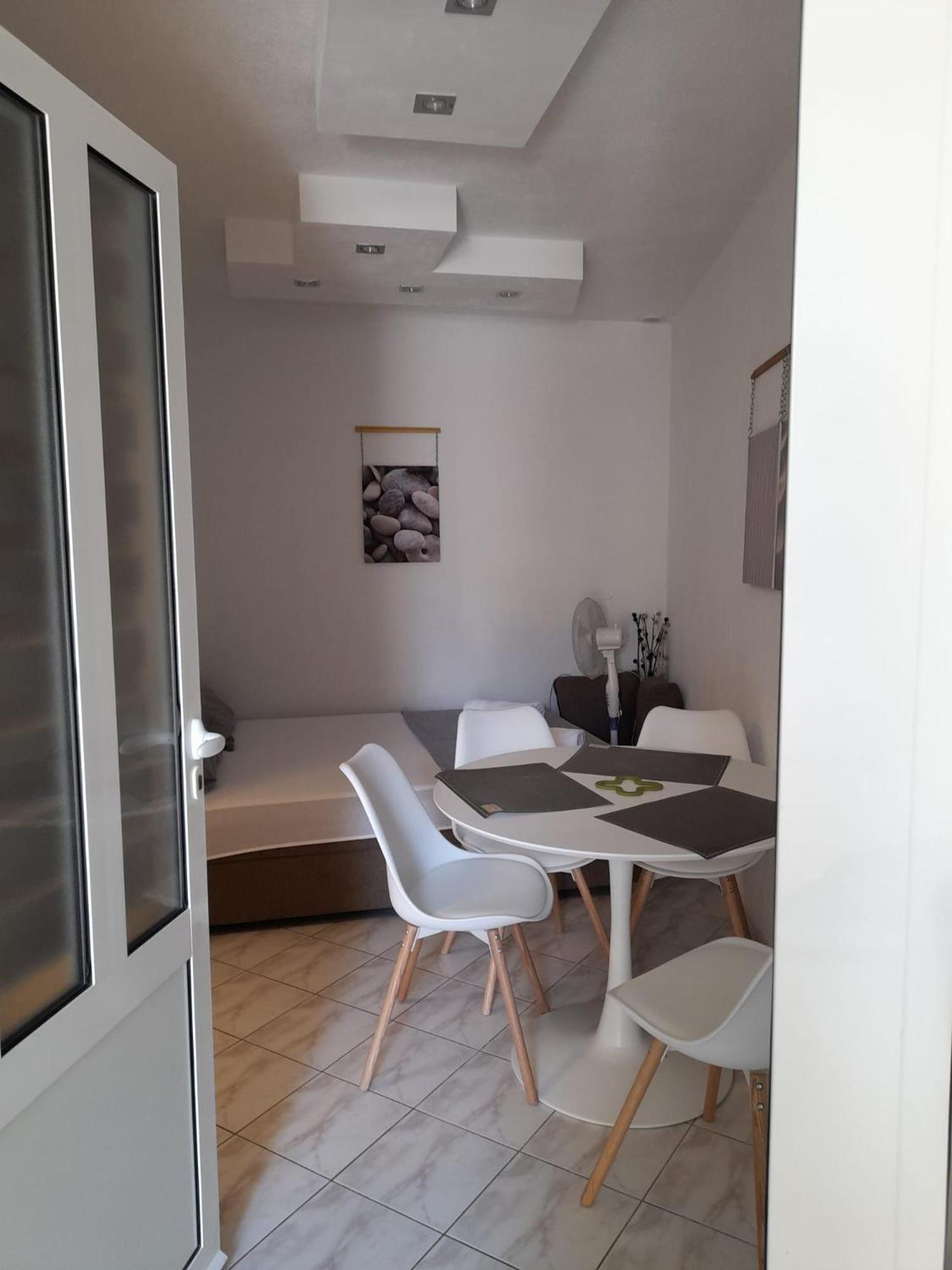 Apartments Malou Baska Voda Phòng bức ảnh