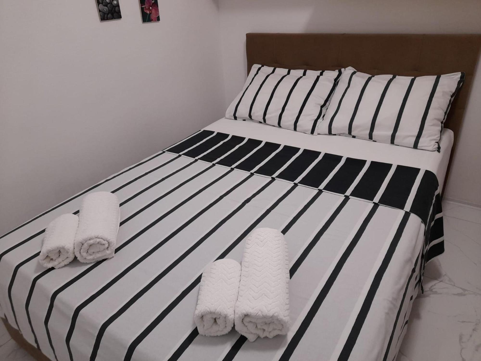 Apartments Malou Baska Voda Phòng bức ảnh