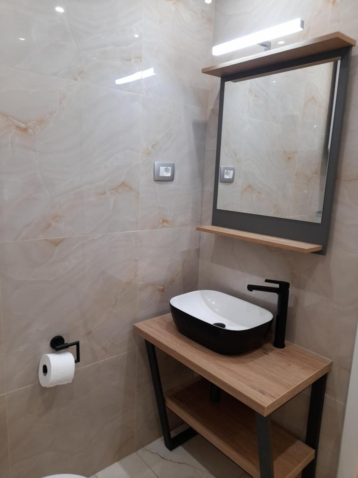 Apartments Malou Baska Voda Phòng bức ảnh