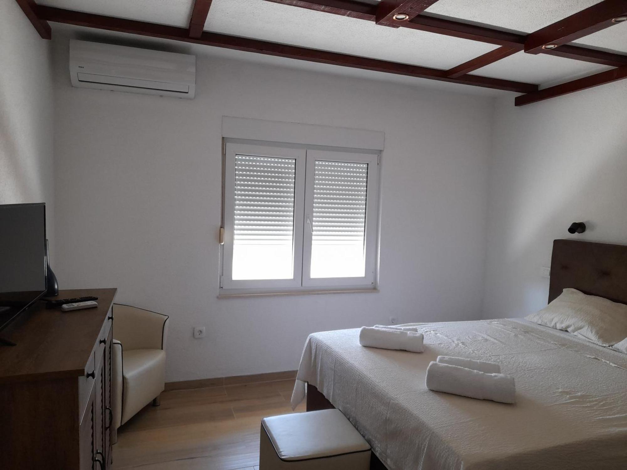 Apartments Malou Baska Voda Phòng bức ảnh