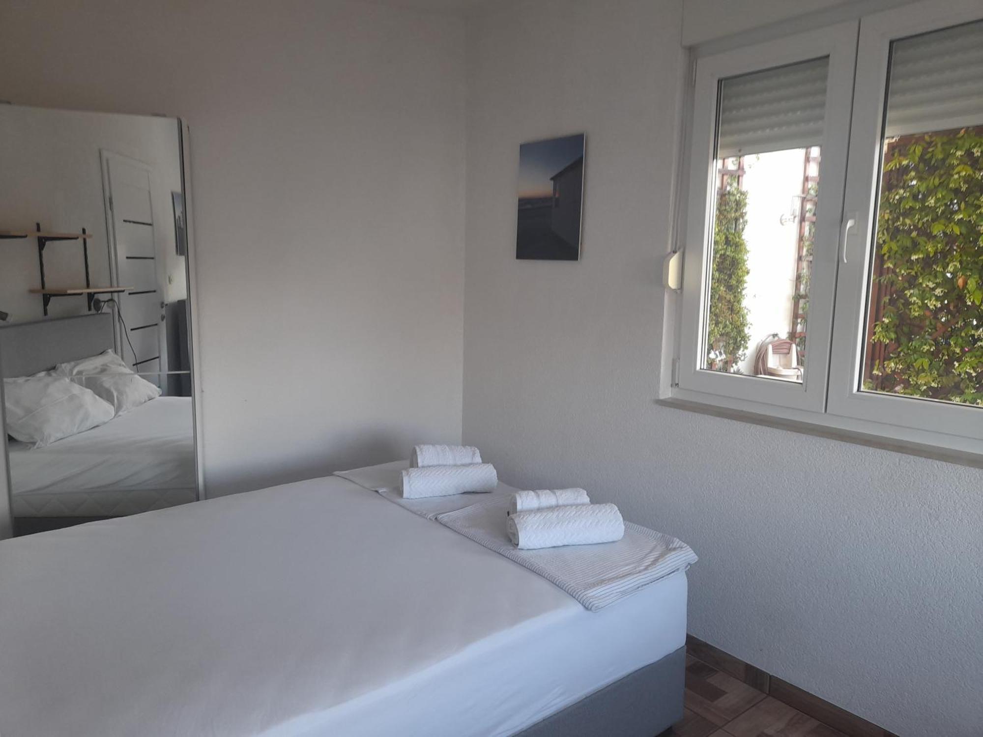 Apartments Malou Baska Voda Phòng bức ảnh